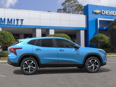 New 2026 Chevrolet Trax RS FWD image 5