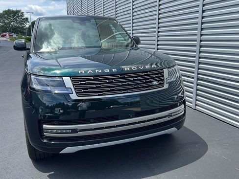 New 2026 Land Rover Range Rover Long Wheelbase SE AWD/4WD image 8
