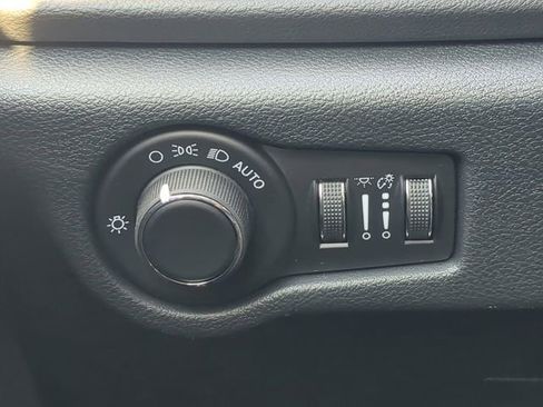 New 2026 Chrysler Voyager LX FWD image 27