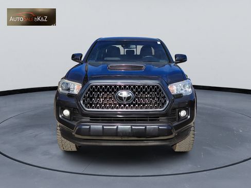 Used 2018 Toyota Tacoma TRD Sport AWD/4WD image 3