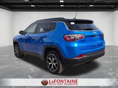 Used 2025 Jeep Compass Limited AWD/4WD image 3
