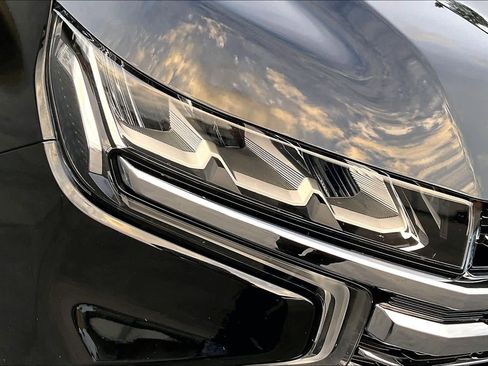 Used 2022 Chevrolet Suburban LT w/ Luxury Package image 32