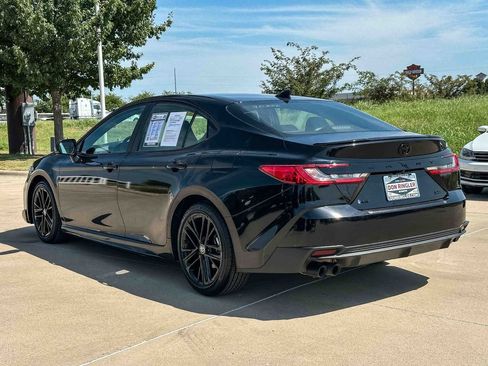Used 2025 Toyota Camry SE w/ Convenience Package FWD image 5