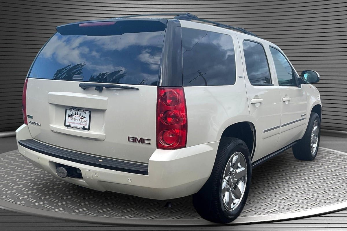 Used 2012 GMC Yukon SLT w/ SLT-2 Equipment Package AWD/4WD image 6