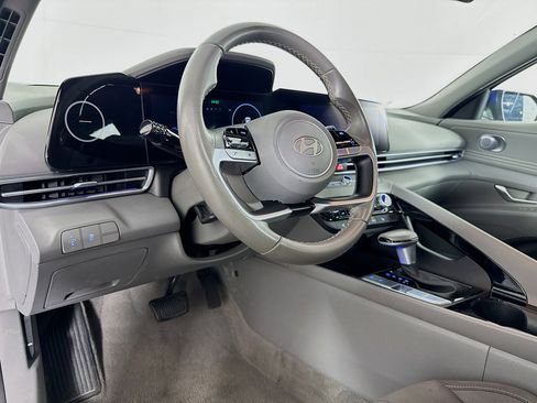 Used 2025 Hyundai Elantra SEL image 22