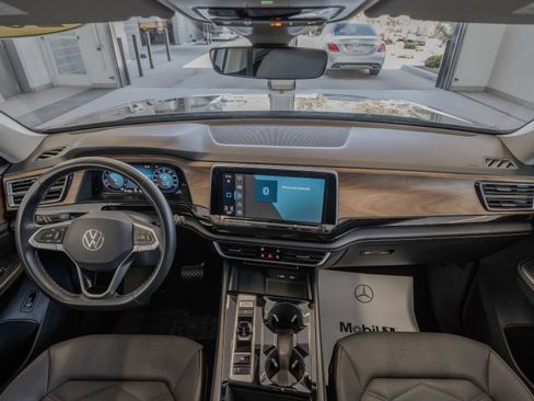 Used 2024 Volkswagen Atlas SE AWD/4WD image 8
