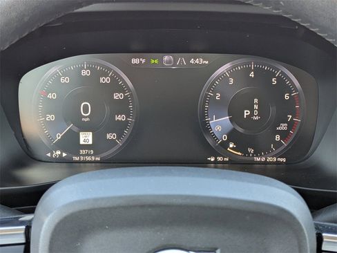 Used 2019 Volvo XC40 T5 Momentum image 28