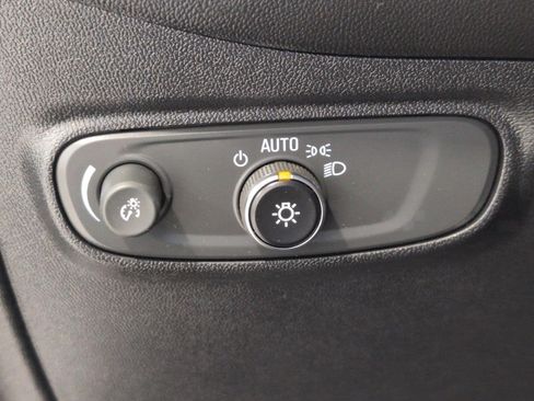 Used 2018 Chevrolet Equinox LT AWD/4WD image 10