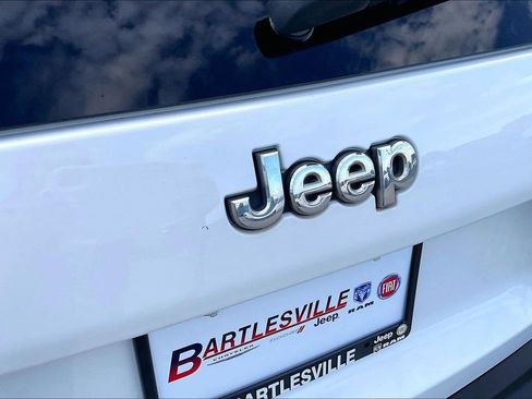 Used 2019 Jeep Cherokee Latitude w/ Popular Appearance Group FWD image 13