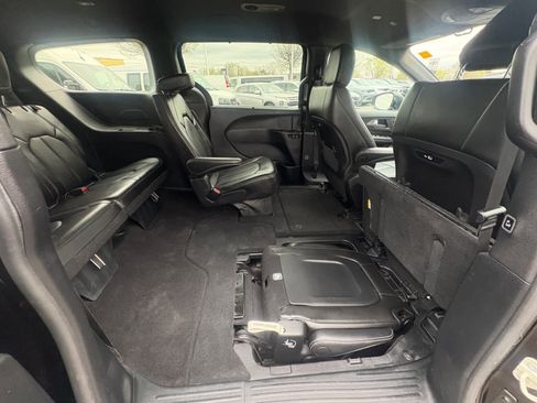 Used 2025 Chrysler Pacifica Select FWD image 27