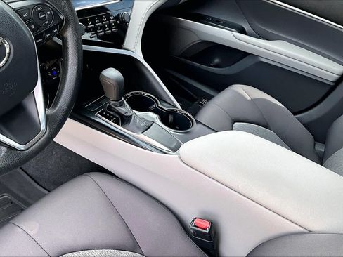 Used 2019 Toyota Camry LE FWD image 13