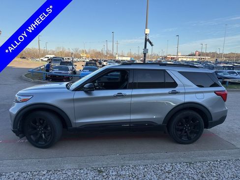 Used 2023 Ford Explorer Limited w/ Limited Technology Package image 3