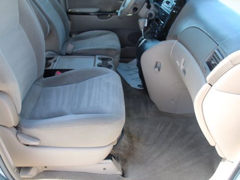 Used 2005 Toyota Sienna LE w/ LE Pkg 4 FWD image 17