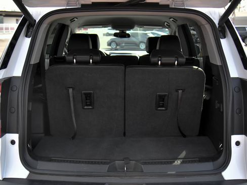 Used 2023 GMC Acadia SLT image 42