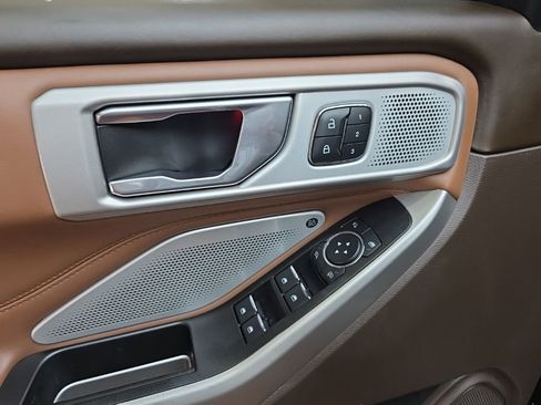 Used 2022 Ford Explorer King Ranch w/ Premium Technology Package image 27