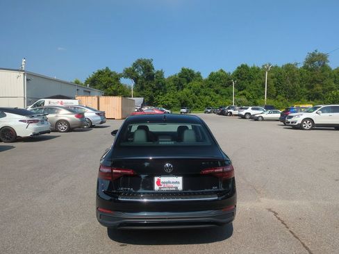 Used 2023 Volkswagen Jetta SE w/ Panoramic Sunroof Package FWD image 6