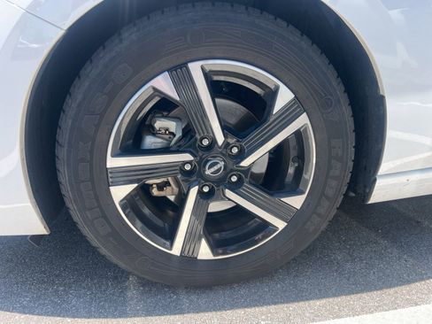 Used 2024 Nissan Sentra SV FWD image 4