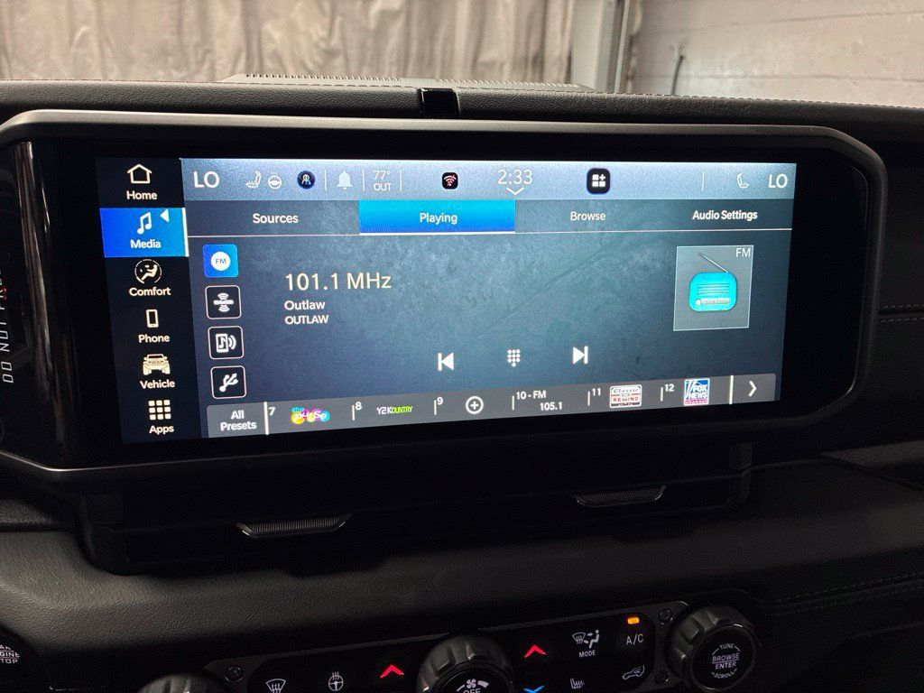 Used 2024 Jeep Wrangler Unlimited Sahara AWD/4WD image 13