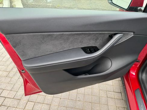 Used 2024 Tesla Model Y Long Range RWD image 18