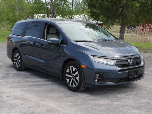 Certified 2026 Honda Odyssey EX-L image 3