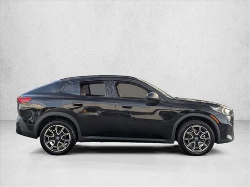 Certified 2025 BMW X2 xDrive28i w/ Premium Package image 4