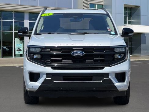 Certified 2025 Ford Expedition Active AWD/4WD image 5