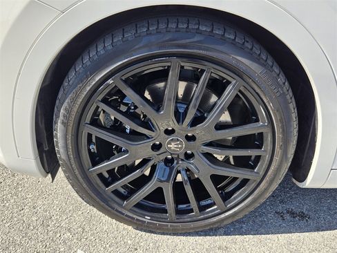 Used 2022 Maserati Levante Modena image 10