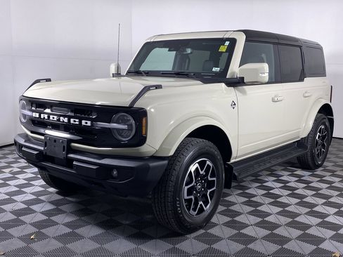Used 2025 Ford Bronco Outer Banks image 17