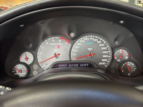 Used 2004 Chevrolet Corvette Convertible w/ Preferred Equipment Group RWD image 18