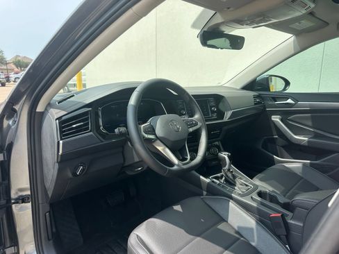 Used 2024 Volkswagen Jetta SE FWD image 11