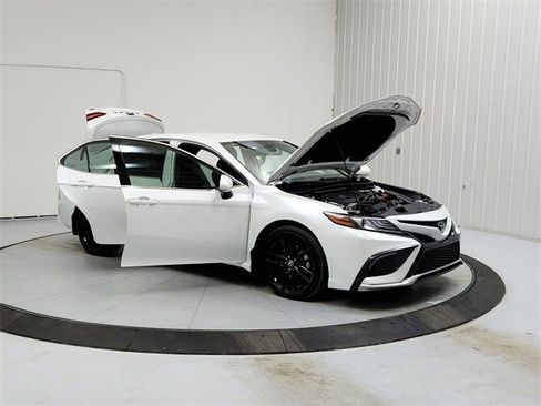 Used 2023 Toyota Camry XSE image 9
