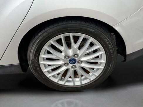 Used 2014 Ford Focus Titanium FWD image 32