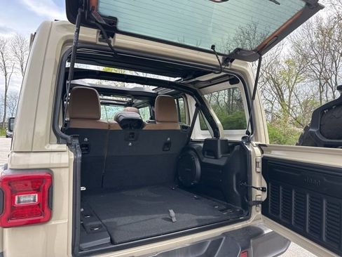 Used 2022 Jeep Wrangler Unlimited Rubicon w/ LED Lighting Group image 14