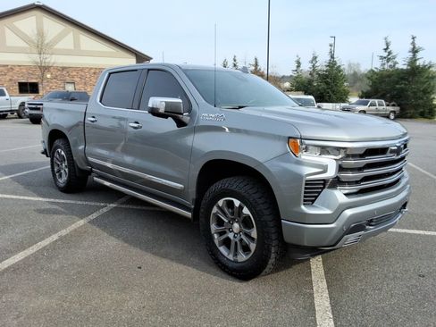 Used 2023 Chevrolet Silverado 1500 High Country w/ Technology Package AWD/4WD image 3