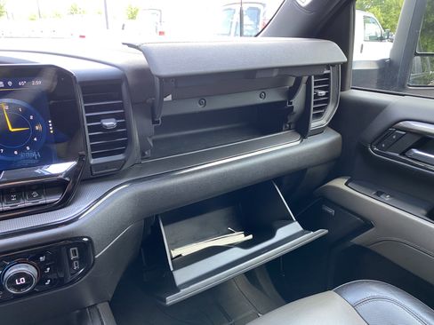 Used 2024 Chevrolet Silverado 2500 ZR2 w/ Technology Package image 33