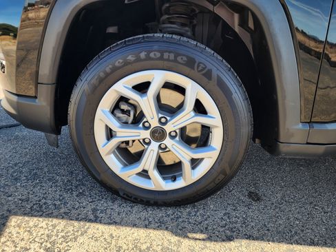 Used 2025 Jeep Compass Sport AWD/4WD image 9