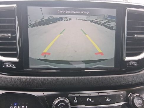 Used 2024 Chrysler Pacifica Touring-L image 28