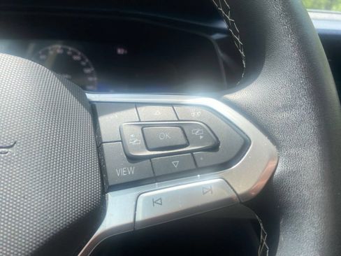 Used 2024 Volkswagen Taos SE FWD image 19