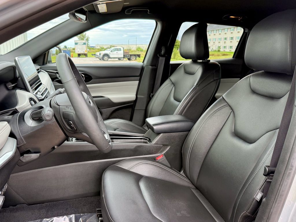 Used 2025 Jeep Compass Limited AWD/4WD image 11