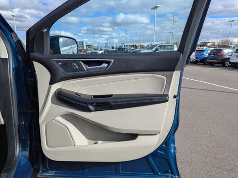 Used 2020 Ford Edge Titanium image 39
