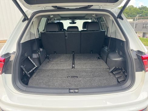 Used 2022 Volkswagen Tiguan SE FWD image 15