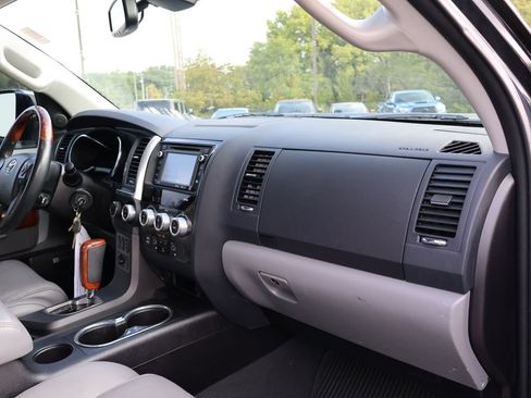Used 2019 Toyota Sequoia Platinum AWD/4WD image 9