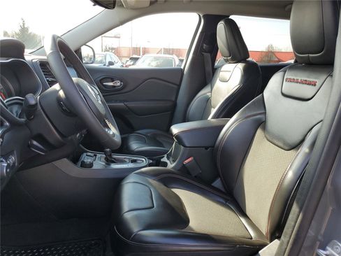 Used 2022 Jeep Cherokee Trailhawk image 17