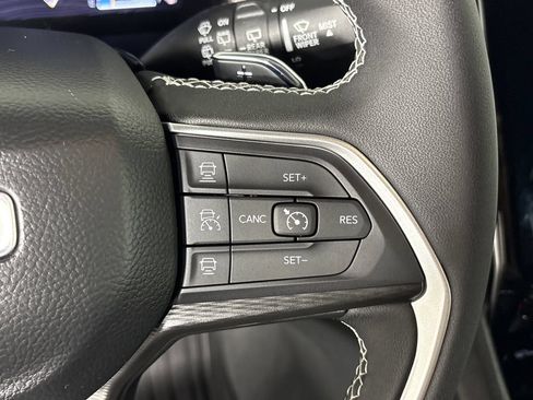 Used 2025 Jeep Grand Cherokee L Laredo RWD image 15