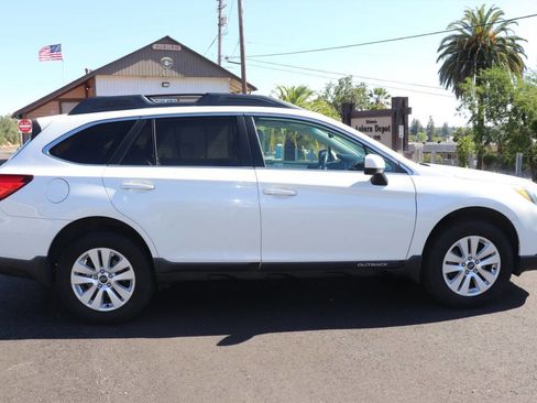 Used 2015 Subaru Outback 2.5i Premium w/ Popular Package #2 AWD/4WD image 9