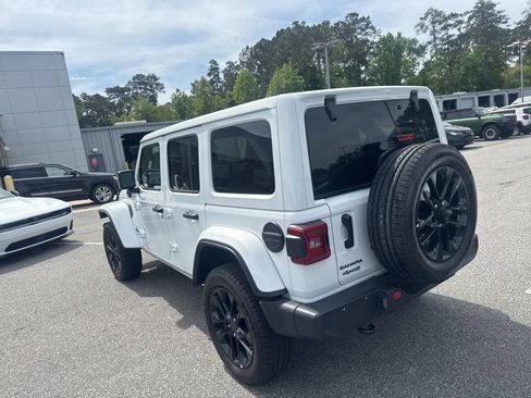 Used 2025 Jeep Wrangler Unlimited Sahara w/ Safety Group image 10