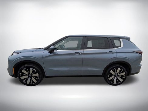 New 2025 Mitsubishi Outlander SE image 6