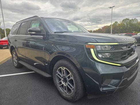 New 2025 Ford Expedition Active image 3