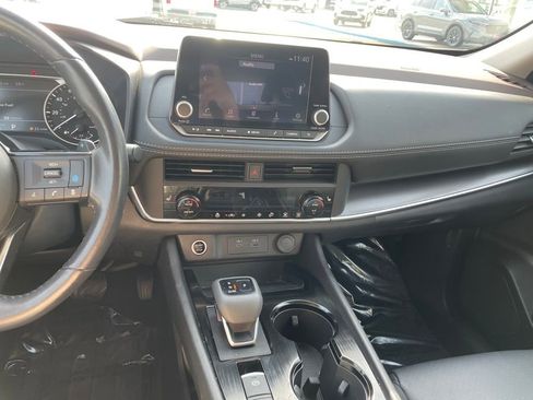 Used 2023 Nissan Rogue SV w/ SV Premium B Package image 18