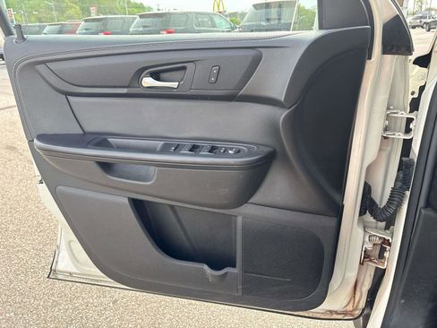 Used 2015 Chevrolet Traverse LT w/ Style and Technology Package image 17